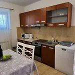 Casa Mia Sabunike A1 דירה