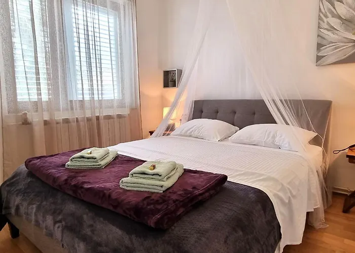 Casa Mia Sabunike A1 דירה